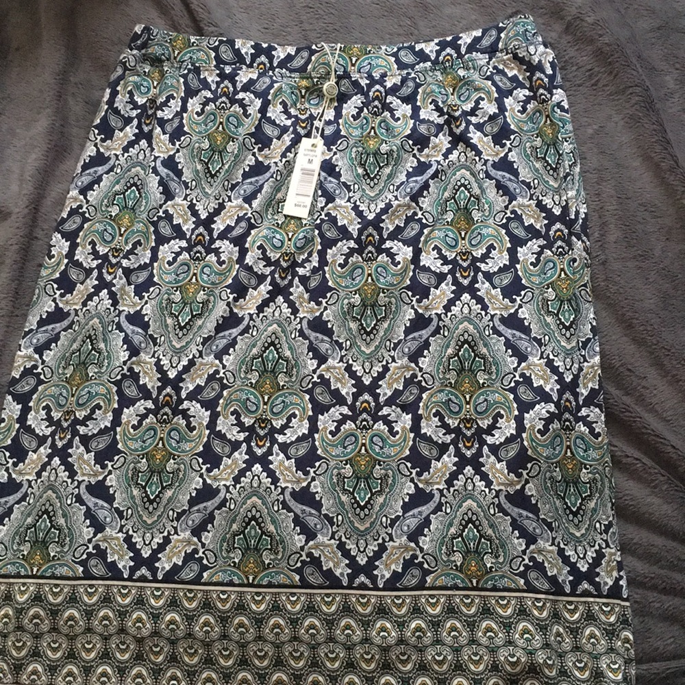 NWT MAX STUDIO knee length patterned skirt